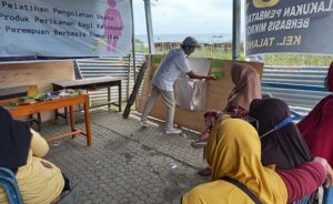 Perempuan Pesisir Talang Batu Bangun Rencana Usaha Berbasis Sumberdaya Laut