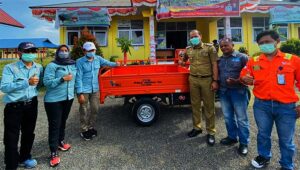 PT Vale Bantu Motor Sampah bagi Warga Bahomakmur