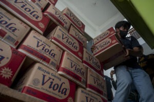 Satgas Pangan Awasi Distribusi 700 Dus Minyak Goreng di Wilayah Pasigala