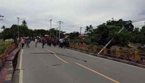 Jembatan Buluri Amblas, Kendaran Melintas di Sungai