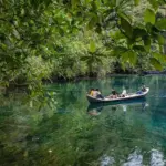 Ilustrasi, Pengunjung berkeliling dengan perahu di obyek wisata Danau Paisupok di Desa Lukpanenteng, Kabupaten Banggai Kepulauan, Sulawesi Tengah, Selasa (3/12/2019). (bmzIMAGES/Basri Marzuki)