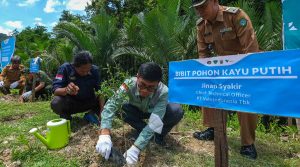 PT Vale Donasikan Bibit Pohon Untuk Ekonomi Sirkuler di Rammang-Rammang
