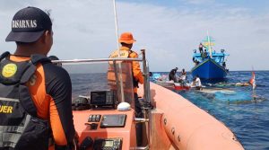 Long Boat Mati Mesin, Lima Penumpang Dievakuasi Selamat