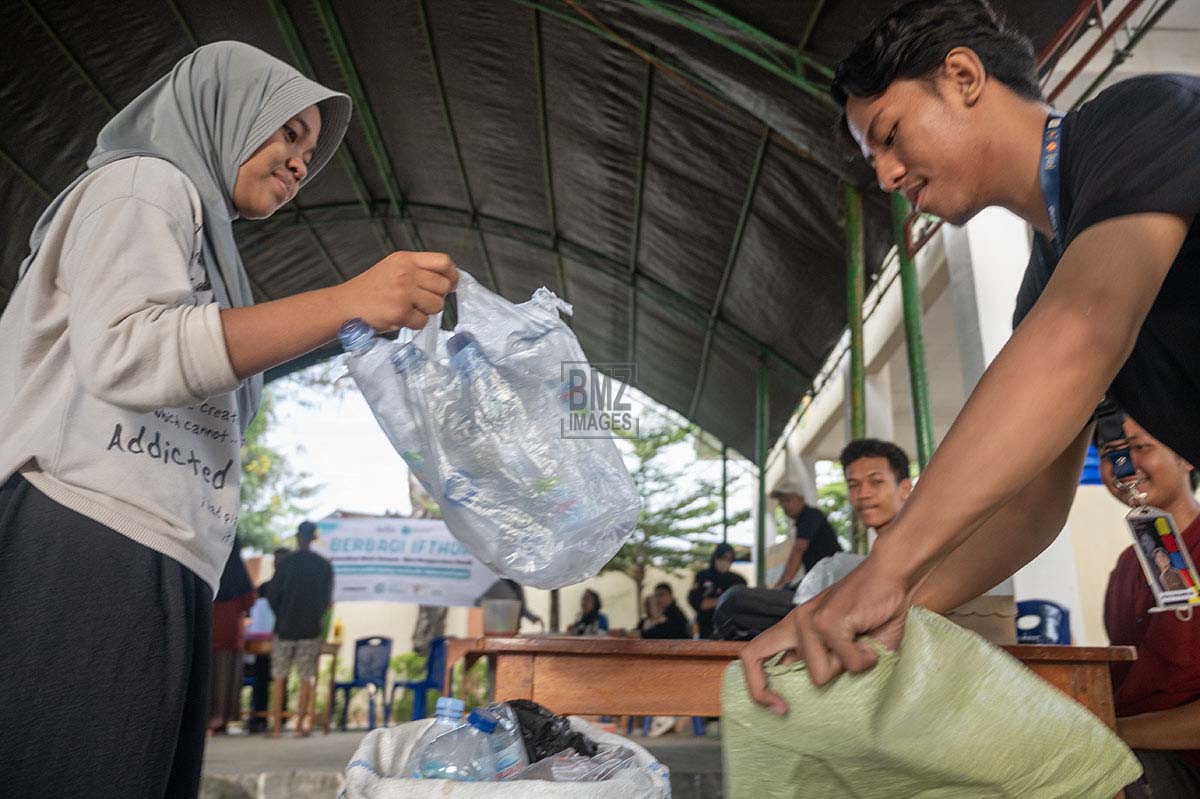 tukar sampah plastik dengan takjil