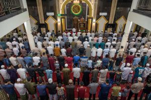 Shalat Tarawih Pertama Ramadhan 1445 H di Palu