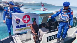 Klinik Apung Satpolairud Polres Touna Layani Kesehatan Nelayan
