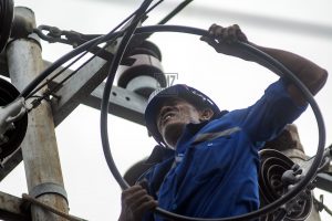 Mereka yang Berjibaku di Bawah Terik