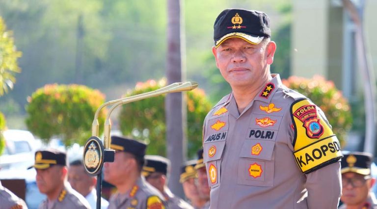 Kapolda Sulteng, Irjen Pol Agus Nurgraha memimpin apel gabungan hari terakhir Operasi Ketupat TInombala di Mapolda Sulteng, Selasa (16/4/2024). (Foto: HO-Humas Polda Sulteng)