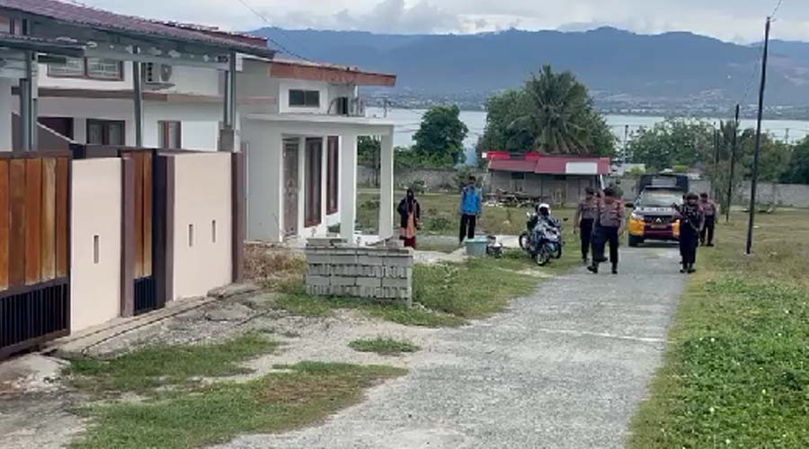 Tim Satgas Preventif Operasi Katupat berpatroli di salah satu kawasan perumahan di Palu, Minggu (7/4/2024). (Foto: HO-Satgas Operasi Ketupat)