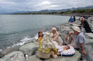 Libur Lebaran di Pantai Kampung Nelayan