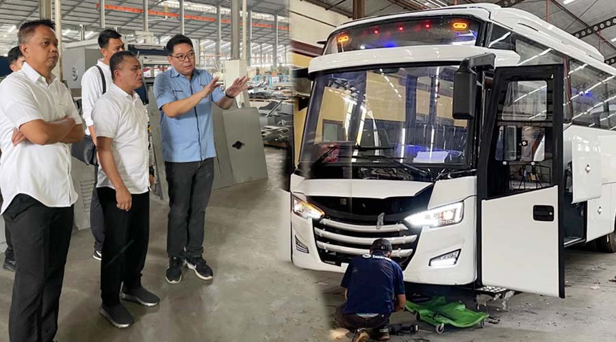 Wali Kota Palu, Hadianto Rasyid bersama Kadis Perhubungan, Trisno Yunianto meninjau langsung perakitan bus untuk persiapan penerapan angkutan massal Bus Rapid Transit Palu di Malang, Jatim, Senin (22/4/2024). (Foto: Humas Pemkot Palu)