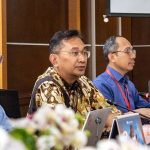 Kepala Perwakilan Bank Indonesia Sulteng, Rony Hartawan (kedua kiri) memaparkan rencana kegiata Gelar Karya Kreatif Sulteng di Aula Kantor BI Suulteng di Palu, Senin (22/4/2024). (bmzIMAGES/Basri Marzuki)
