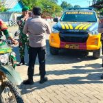 Babinsa Koramil 06 Pelelh bersama Polsek Buol pada pemantauan arus balik lebaran di Jaan Trnas Sulawesi, Paleleh, Buol, Senin (15/4/2024). (Foto: Pendim/06)