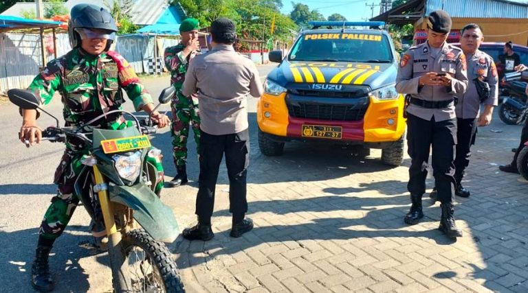 Babinsa Koramil 06 Pelelh bersama Polsek Buol pada pemantauan arus balik lebaran di Jaan Trnas Sulawesi, Paleleh, Buol, Senin (15/4/2024). (Foto: Pendim/06)