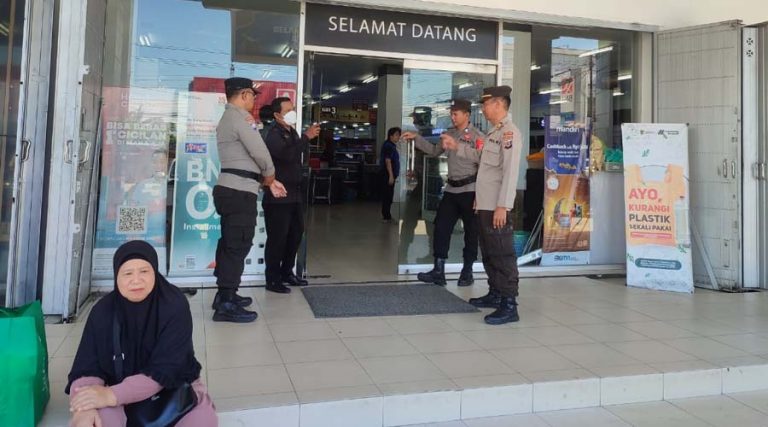 Pengamanan yang dilakukan aparat di salah satu fasilitas publik. (Foto: Satgas Ops Ketupat Tinombala)