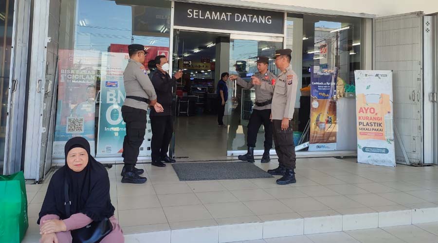 Pengamanan yang dilakukan aparat di salah satu fasilitas publik. (Foto: Satgas Ops Ketupat Tinombala)