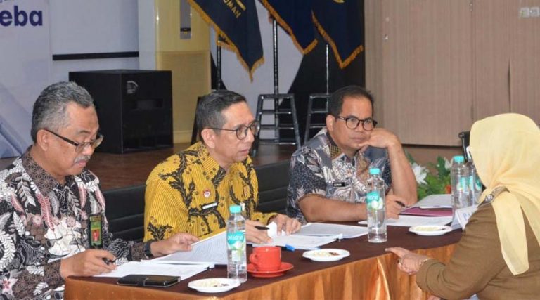 Proses seleksi Daerah Tingkat Provinsi Paralegal Justice Award 2024 yang dipimpin langsung Kakanwi Kemenkumham Sulteng, Hermansyah Siregar (tengah) di Palu, Selasa (30/4/2024). (Foto: Kemenkumham Sulteng)