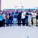 Danrem 132 Tadulako Brigjen TNi Dody Triwinarto (tengah) yang juga Ketua KontinganFoto bersama usai rapat koordinasi kesiapan Pelatda dalam rangka PON XXI 2024 di Makorem 132 Tadulako, Sabtu (20/4/2024). (Foto: Penrem 132/Tdl)