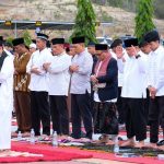 Shalat Idul Fitri di Halaman Mapolda Sulteng, Rabu (10/4/2024). (Foto: Humas Polda Sulteng)