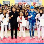 Bupati Poso, Verna Inkiriwang (ketiga kanan) bersama Danrem 132 Tadulako Brigjen TNI Dody Triwinarto (ketiga kiri) pada penutupan turanmen Taekwondo Bupati Cup III di Poso, Minggu (28/4/2024). (Foto: Penrem 132/Tdl)
