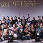 Foto bersama Dewan Pers, pengurus PFI dan para Pemenang Anugerah Pewarta Foto Indonesai 2024 di bandung, Jumat (3/5/2024). (Foto: Sopian)