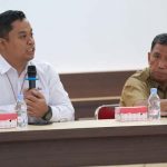 Ketua Dewan Pengurus Korpri Kota Palu, Imran Lataha (kanan) pada rapat bersama dengan Pt Taspen membahasan rekonsiliasi iuran Korpri di Palu, Senin (26/2/2024). (Foto: HO/Humas Pemkot Palu)