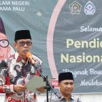 Rektor UIN Datokarama, Prof Lukma A Thahir pada peringatan Hardiknas di Palu, Kamis (2/5/2024). (Foto: UIN Datokarama)