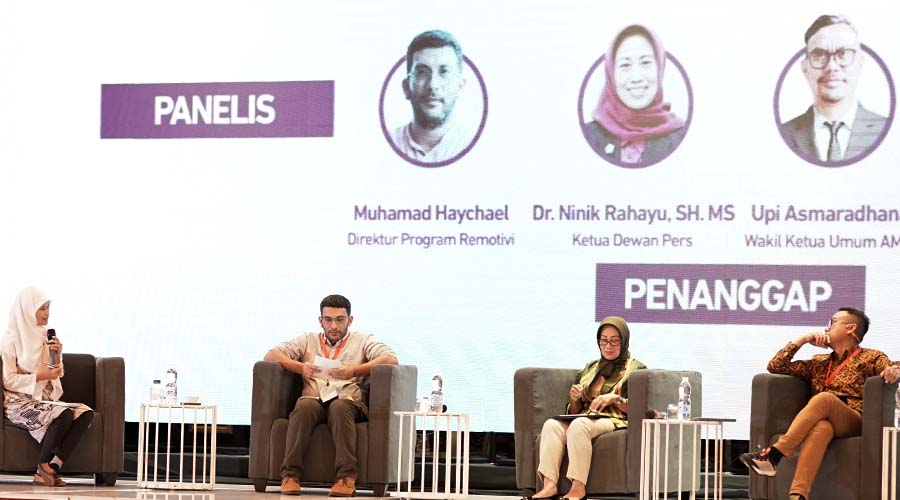 Takshow bertema Kepercayaan Publik pada Media pada Fact Shecking Summit di Palembang, Kamis (2/5/2024). (Foto: AJI)