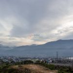 Langit Kota Palu, Rabu (1/5/2024) yang oleh SPAG Lore Lindu Bariri disebut terpapar debu vulkanik akibat erupsi Gunung Ruang di Sulawesi Utara. BMKG menyebut, udara Kota Palu tidak sehat. (Foto: bmzIMAGES/Basri Marzuki)