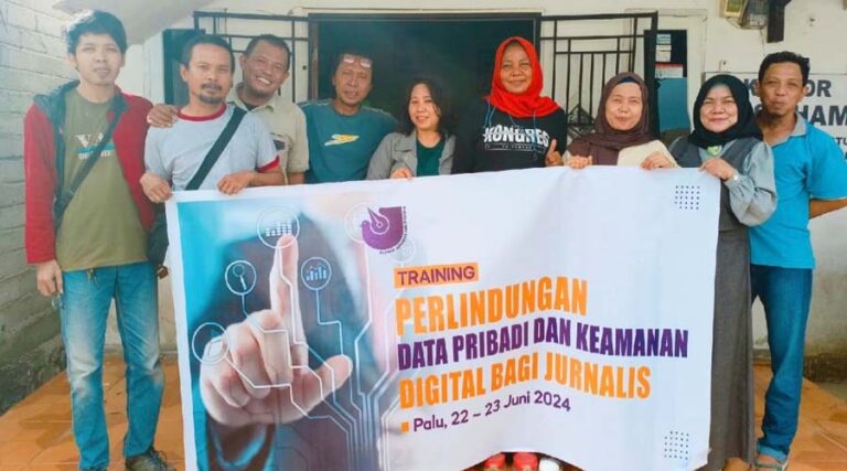 Foto bersama usai pelatihan Perlindungan Data probadi dan Keamanan Digital bagi Jurnalis di Sekretariat LPS HAM Sulteng di Palu, Minggu (23/6/2024). (Foto: ist)