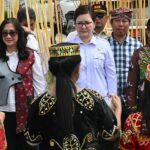 Kadis Parekraf Sulteng Diah Agustiningsih, Bupati Poso Verna Gladies Inkiriwang, Direktur ROA Sulteng, Moch Subarkah pada pembukaan Festival Tampolore Poso, Jumat (28/6/2024). (bmzIMAGES/Basri Marzuki)