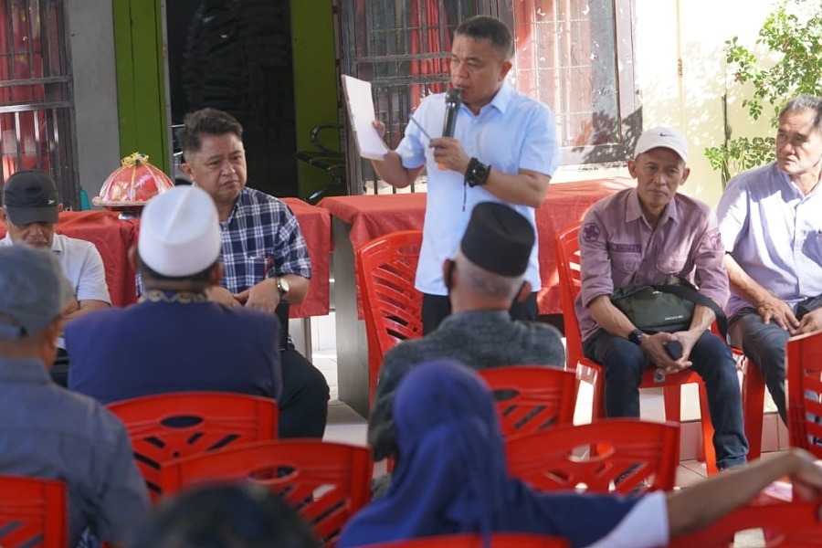Wali Kota Palu, Hadianto Rasyid saat bertemu dengan juru parkir di RUjab Wali Kota, Minggu (30/6/2024). (Foto: Humas Pemkot Palu/Imron)