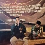 Ketua Divisi Hukum dan Pengawasan KPU KOta Palu, Haris Lawisi menyampaikan paparannya pada sosialisasi yang diikuti PPS dan PPK di Palu, Sabtu (29/6/2024). (Foto: Humas KPU Kota Palu)