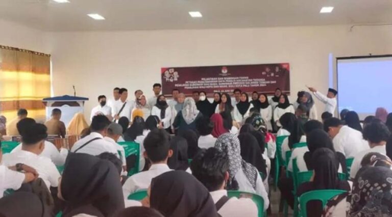 Pelantikan anggota Pantarlih Pilkada 2024 oleh KPU Kota Palu, Senin (24/6/2024). (Foto: KPU Kota Palu)