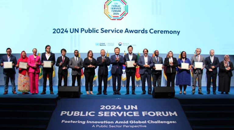 Penerima Penghargaan Pelayanan Publik PBB 2024, yang diakui atas inisiatif sektor publik yang inovatif. Kementerian Lingkungan Hidup dan Kehutanan (KLHK) Republik Indonesia dan kota Semarang merupakan dua dari 15 penerima United Nations Public Service Awards 2024 di seluruh dunia. (Foto: UN DESA)