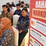 Sejumlah perwakilan warga dari berbagai unsur mengikuti seremoni peringatan Hari Anti Narkoba Internasional yang dilakukan secara virtual di Palu, Sulawesi Tengah, Rabu(26/6/2024). (bmzIMAGES/Basri Marzuki