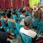 Sejumlah pelajar mengikuti kegiatan sosialisasi moderasi beragama di Madrasah Tsanawiyah (MTs) Negeri 2 Palu, Sulawesi Tengah, Kamis (13/6/2024). (bmzIMAGES/Basri Marzuki)