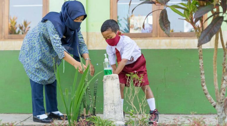 Ilustrasi pendidikan hijau di sekolah. (Galih Yoga Wicaksono/Shutterstock.com)