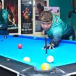 Atlet biliar Sulteng PON XXI Aceh-Sumut, Ardin Wiranata didampingi pelatih Bobe Osman melakukan latihan rutin Puslatda. (Foto: Humas Puslatda PON)