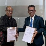 Ketua BAN-PDM Provinsi Sulteng Dr Gazali Lembah (kedua kiri) bersama Rektor UIN Datokarama Prof Lukman Thahir (kdua kanan) usai meneken MoU di Kampus UIN Datokarama, di Kota Palu, Provinsi Sulteng, Rabu (19/6/2024). (Foto: UIN datokarama)