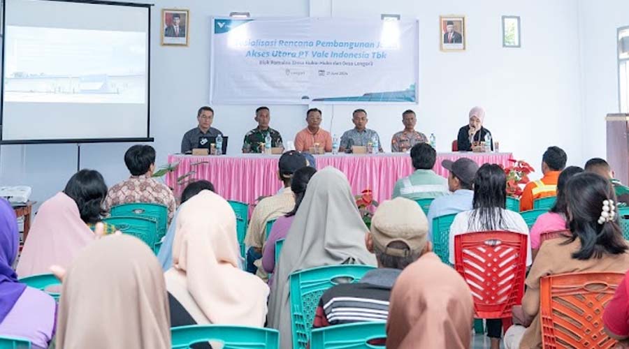 Sosialisasi rencana pembangunan jalan utara di Kantor Desa Longori, Baula, Kolaka, Jumat (21/6/2024). (Foto: PT Vale IGP Morowali)