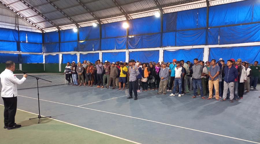 Sejumlah jukir mengikuti Apel Akbar Jukir di Lapangan Tenis KONI Kota Palu, Kamis (4/7/2024). (Foto: Prokopim Setda Kota Palu/Jufri)