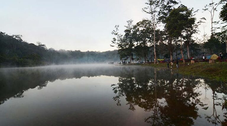 Danau Tambing yang berada di dalam kawasan Taman nasional Lore Lindu. (Foto: bmzIMAGES)