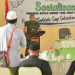 Danrem 132/Tdl, Brigjen TNI Dody Triwinarto mendengarkan pertanyaan salah seorang warga pada sosialiasi Pilkada 2024 di Aula Kantor Kecamatan Palu Selatan, Rabu (10/7/2024). (Foto: Penrem 132/Tdl)