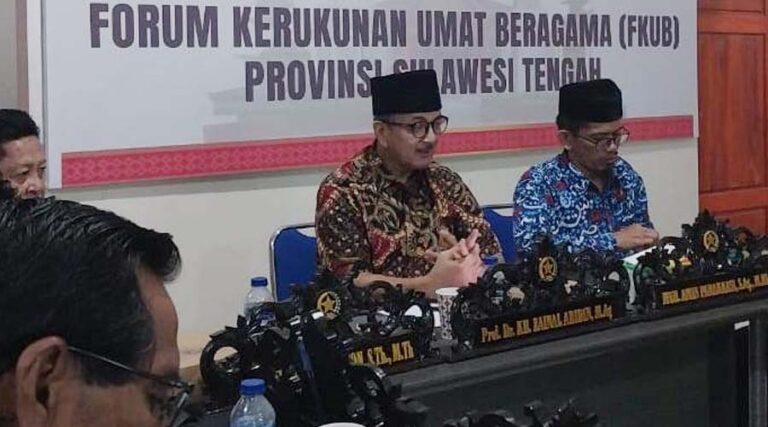 Ketua FKUB Sulteng, Prof Zainal Abidin Ishak (kedua kanan) pada kesempatan sosialisasi moderasi beragama. (Foto: FKUB Sutleng)