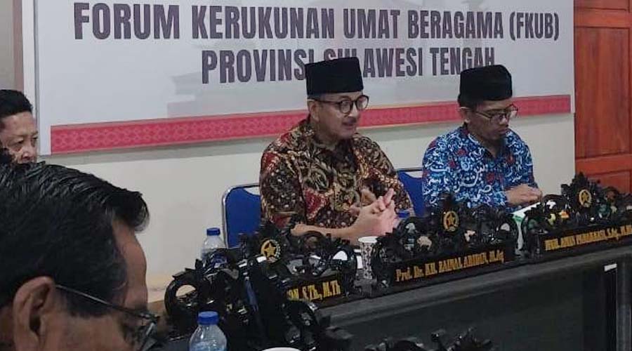 Ketua FKUB Sulteng, Prof Zainal Abidin Ishak (kedua kanan) pada kesempatan sosialisasi moderasi beragama. (Foto: FKUB Sutleng)