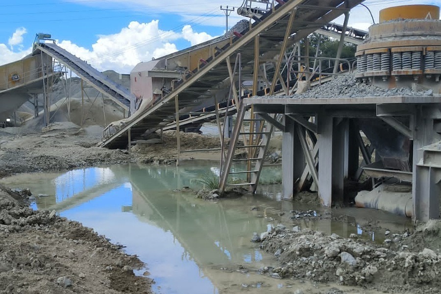 *Terlihat Mata Air Valoli yang berada tepat dibawa mesin gilingan batu atau Crusher. (Foto:Koalisi Petisi Palu-Donggala).