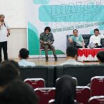 Asisten Bidang Ekonomi dan Pemerintahan Setda Kota Palu, dr. Husaema memberikan paparan pada Dialog Publik oleh HMI Cabang Palu, Rabu (3/7/2024). (Foto: Prokopim Setda Kota Palu/Jufri)