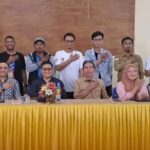 Petugas Pantarlih, PPK, PPS, KPU Kota Palu usai monitoring Coklit di Aula Kantor Kecamatan Palu Selatan, Selasa (16/7/2024). (Foto: HO-Humas KPU Kota Palu)