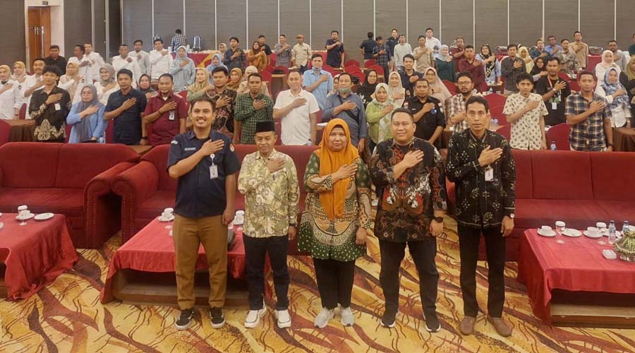 Foto bersama usai pembukaan Bimtek Mitigasi Potensi Pelanggaran Pilkada oleh KPU Kota Palu di Palu, Sabtu (27/7/2024). (Foto: Humas KPU Kota Palu)